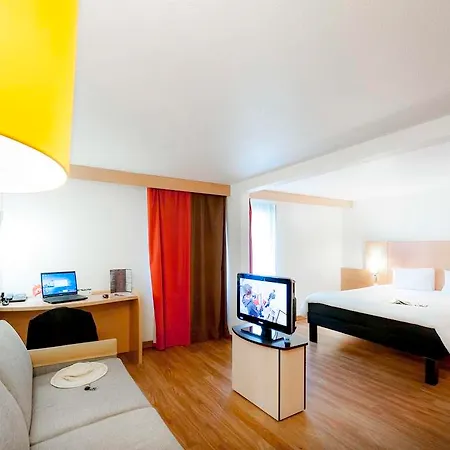 Ibis Laffitte Hotel 3*